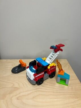 Fire truck playset - Mega Bloks